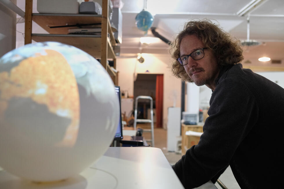 Martin Fröhlich creating Spatial AR at his studio in Zurich (Switzerland)