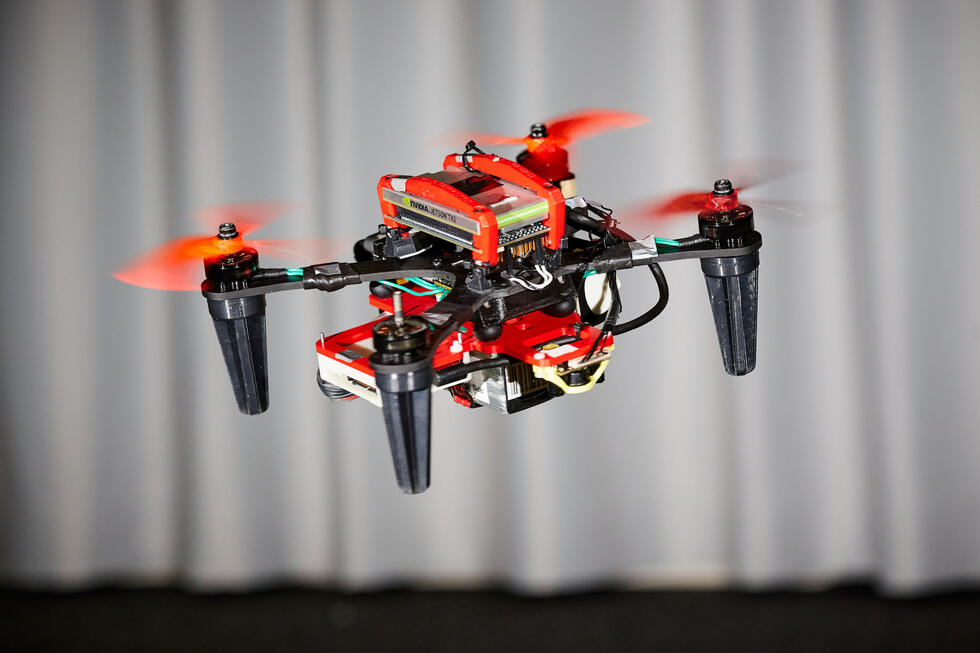 This upgraded quadrocopter won't crash