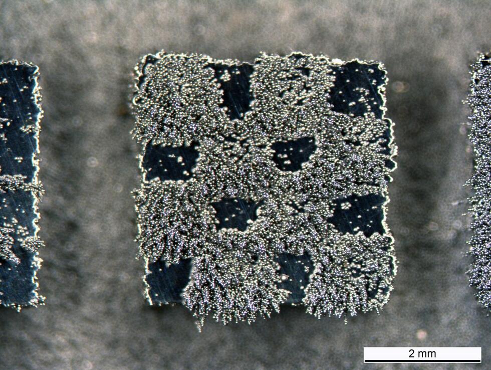 Metal parts that are divided into areas with different properties. Empa researchers have achieved this feat using a 3D printer.